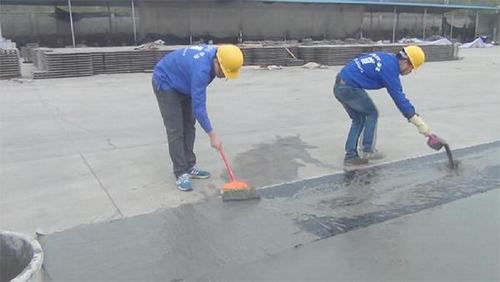 防水卷材湿铺施工方法